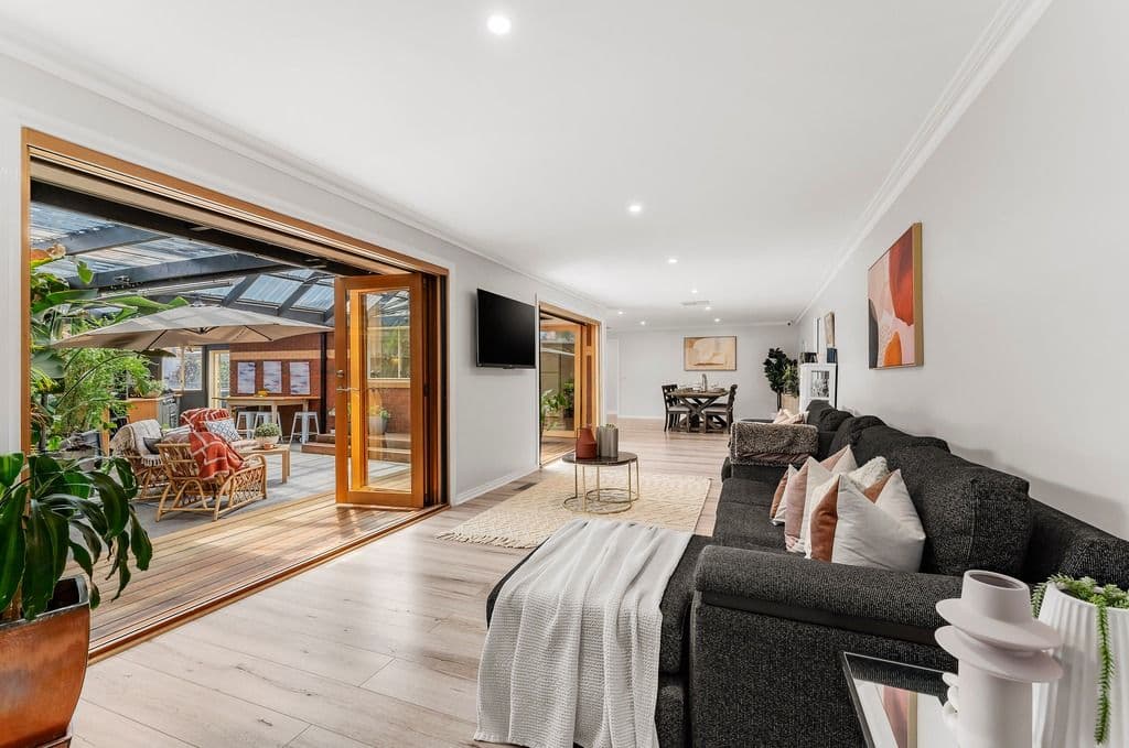 9 Eccles Close, Mill Park VIC 3082, Mill Park - Thumbnail 5
