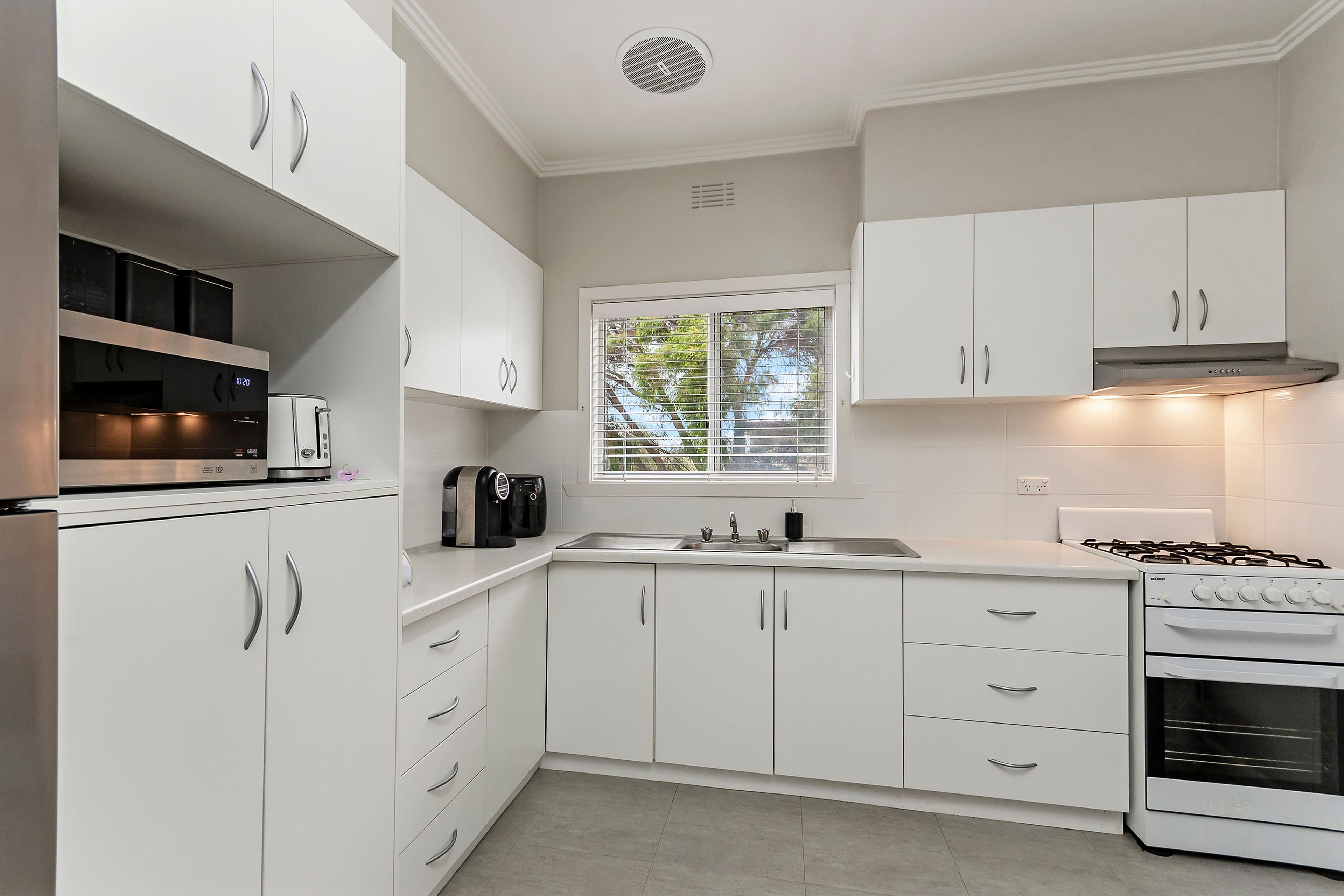 9 Russell Avenue, Warrnambool VIC 3280, Warrnambool - Thumbnail 3