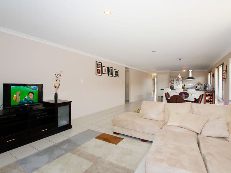 21 Bristle Avenue, SOUTHERN RIVER WA 6110, Southern River - Thumbnail 2