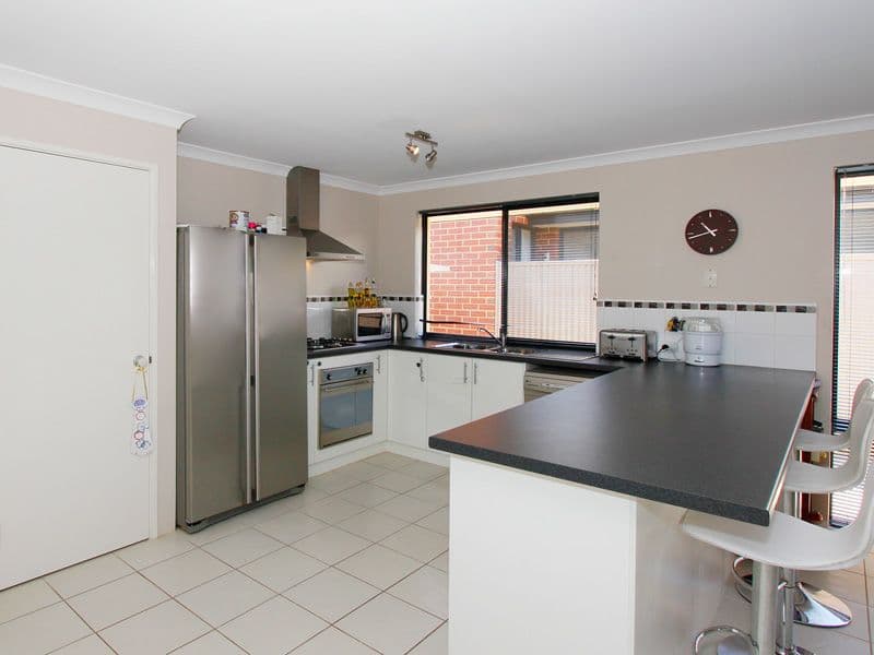 21 Bristle Avenue, SOUTHERN RIVER WA 6110, Southern River - Thumbnail 4