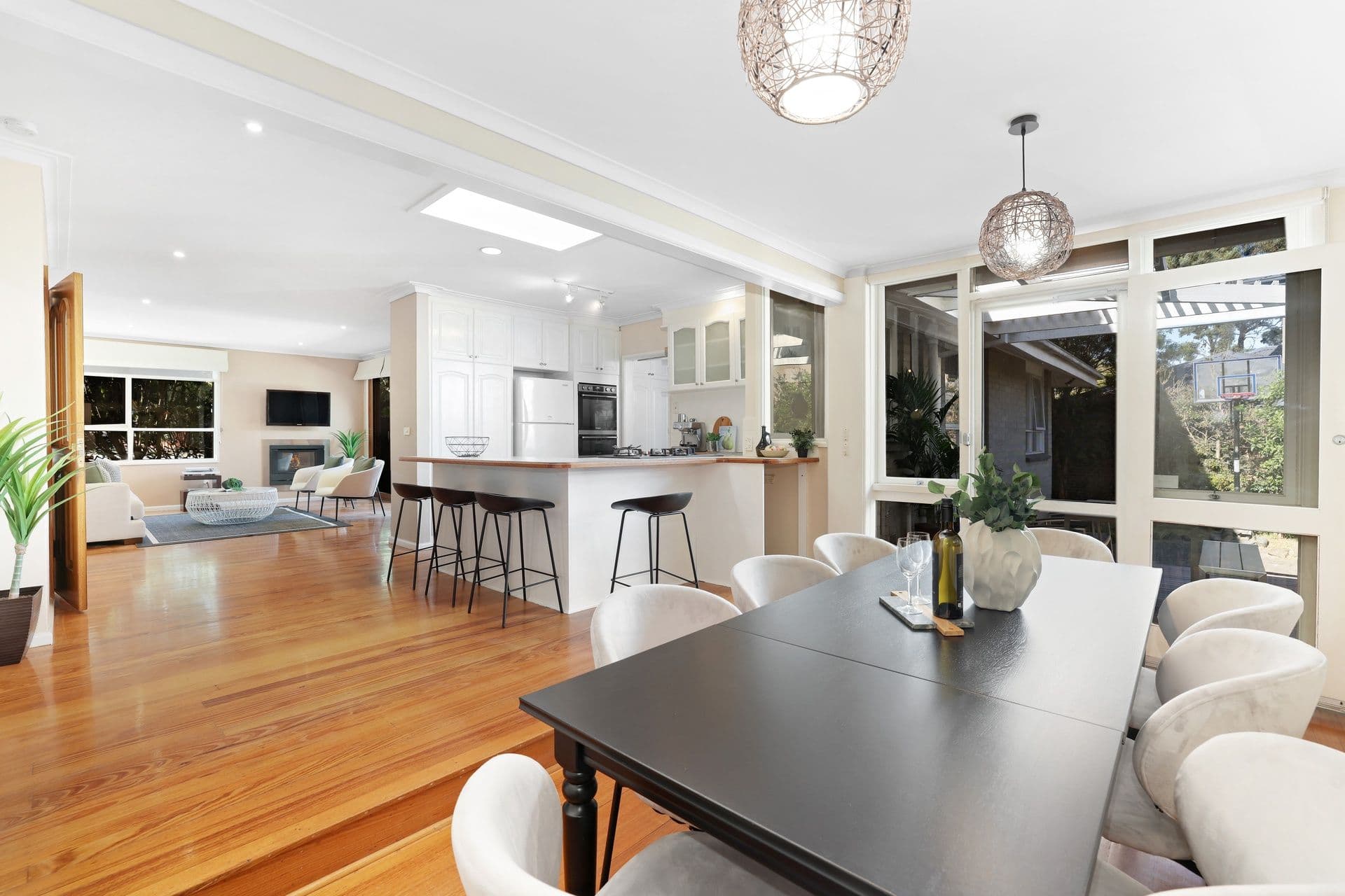 28 Leeds Road, Mount Waverley VIC 3149, Mount Waverley - Thumbnail 2