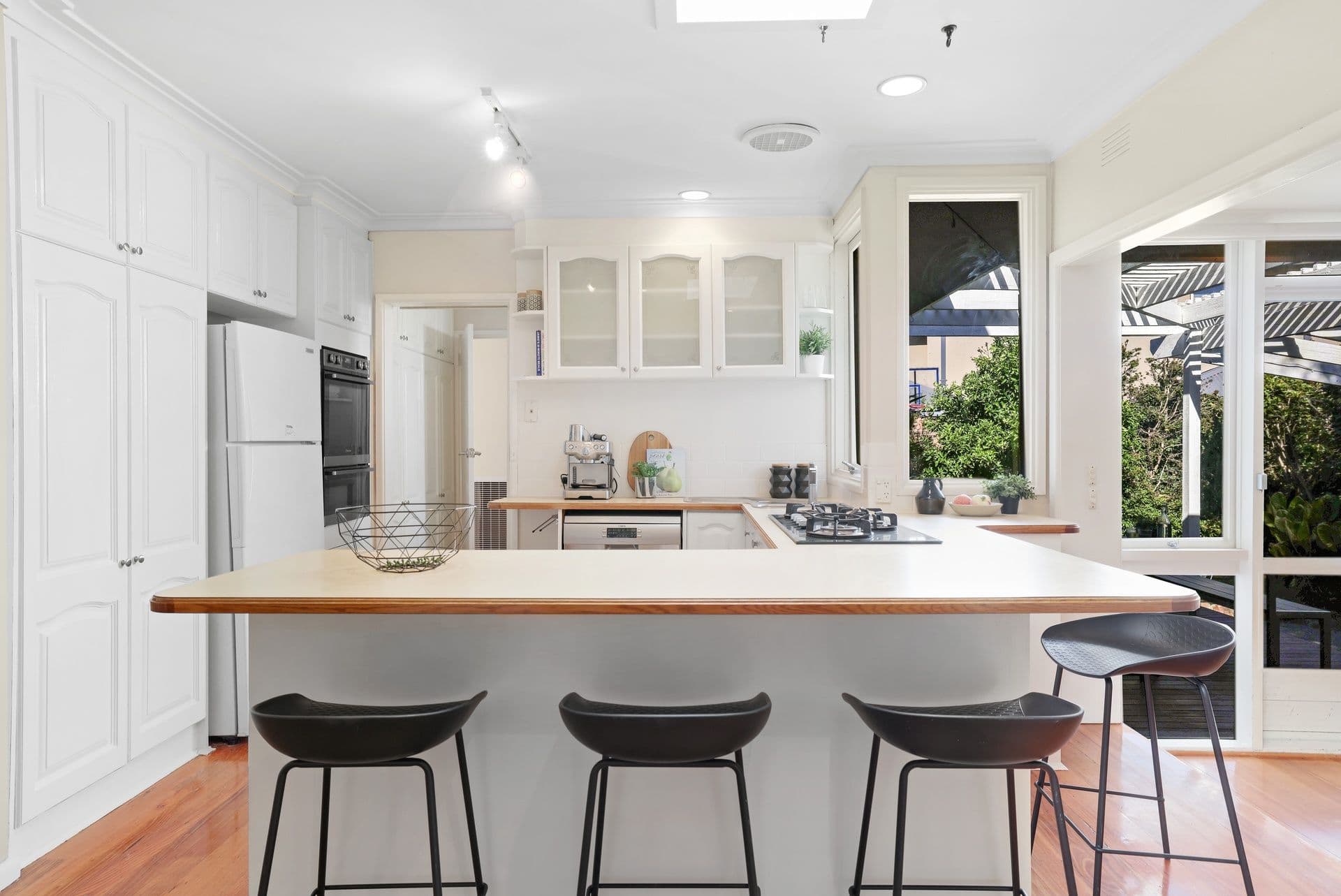 28 Leeds Road, Mount Waverley VIC 3149, Mount Waverley - Thumbnail 3