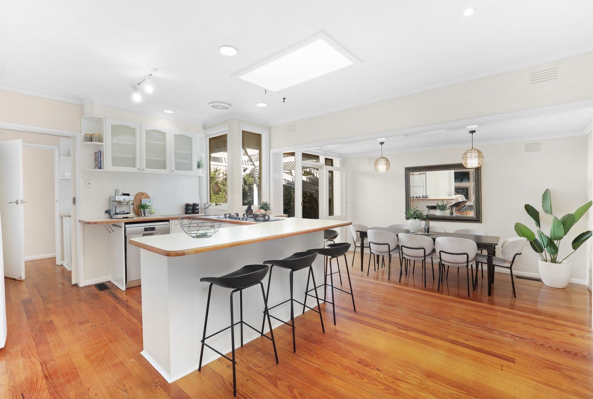 28 Leeds Road, Mount Waverley VIC 3149, Mount Waverley - Thumbnail 4