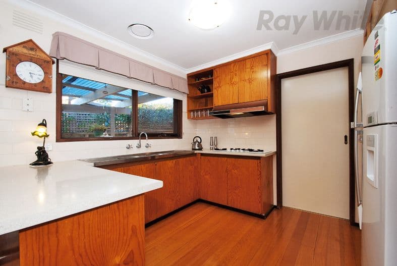 19 SUGARLOAF Drive, CHIRNSIDE PARK VIC 3116, Chirnside Park - Thumbnail 3