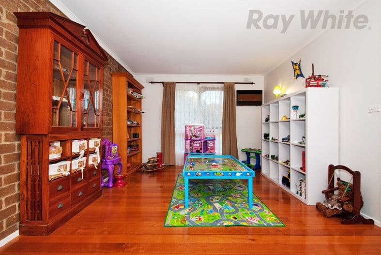 19 SUGARLOAF Drive, CHIRNSIDE PARK VIC 3116, Chirnside Park - Thumbnail 5