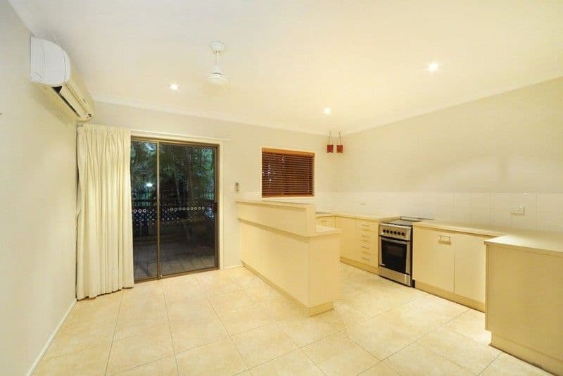 11 Tropic Road, CANNONVALE QLD 4802, Cannonvale - Thumbnail 2