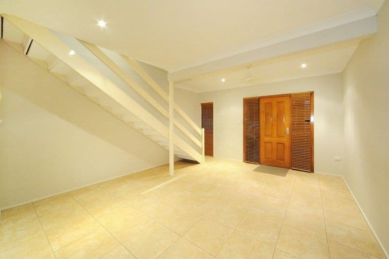 11 Tropic Road, CANNONVALE QLD 4802, Cannonvale - Thumbnail 3