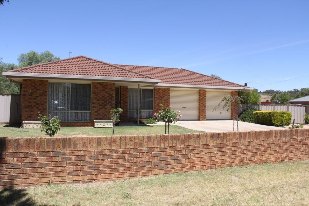 1 Ebden Street, HEATHCOTE VIC 3523, Heathcote - Thumbnail 2