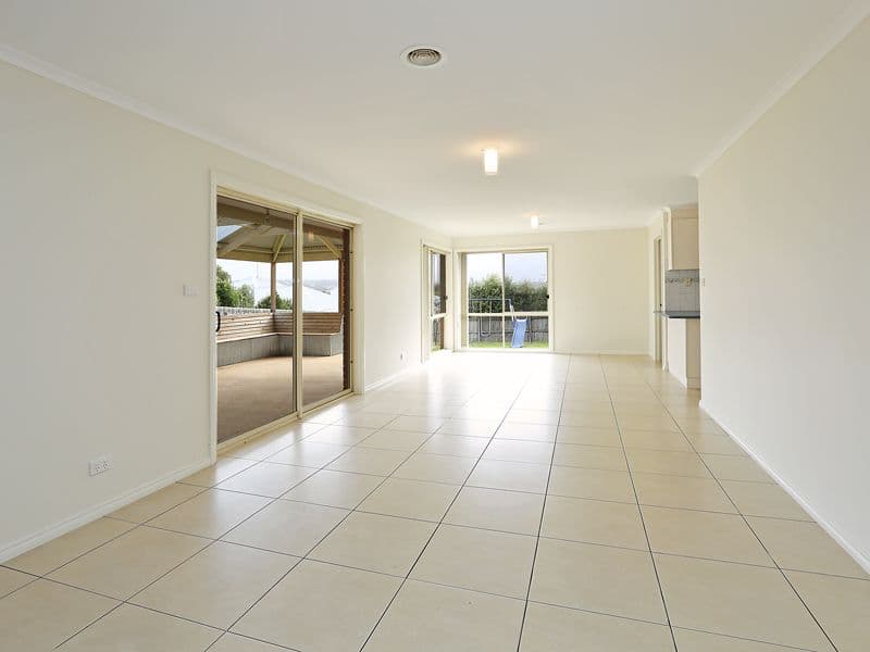 30 Shiraz Drive, WAURN PONDS VIC 3216, Waurn Ponds - Thumbnail 5