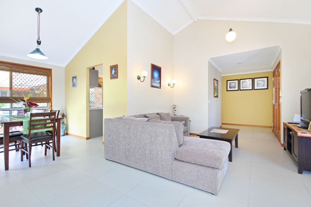 27 Bradstone Road, CARRARA QLD 4211, Carrara - Thumbnail 2