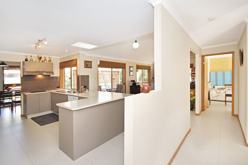 27 Bradstone Road, CARRARA QLD 4211, Carrara - Thumbnail 4