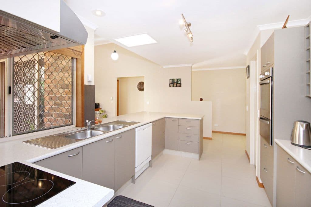 27 Bradstone Road, CARRARA QLD 4211, Carrara - Thumbnail 6