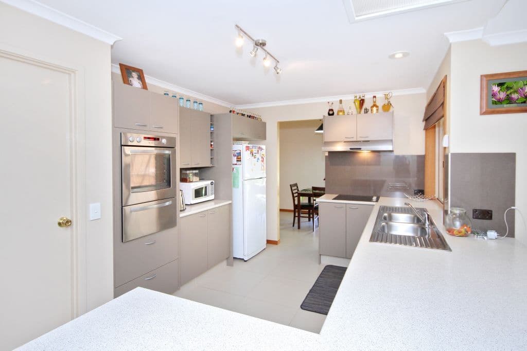 27 Bradstone Road, CARRARA QLD 4211, Carrara - Thumbnail 7