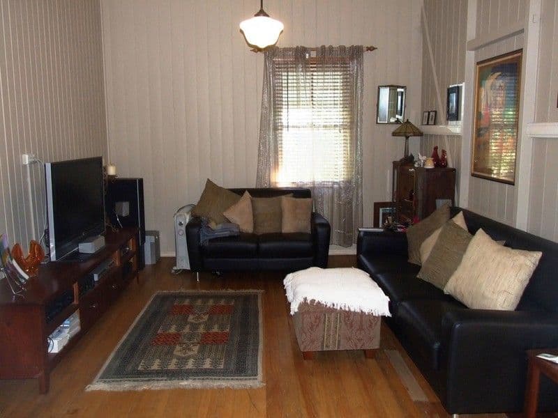 34 South Street, CROWS NEST QLD 4355, Crows Nest - Thumbnail 2