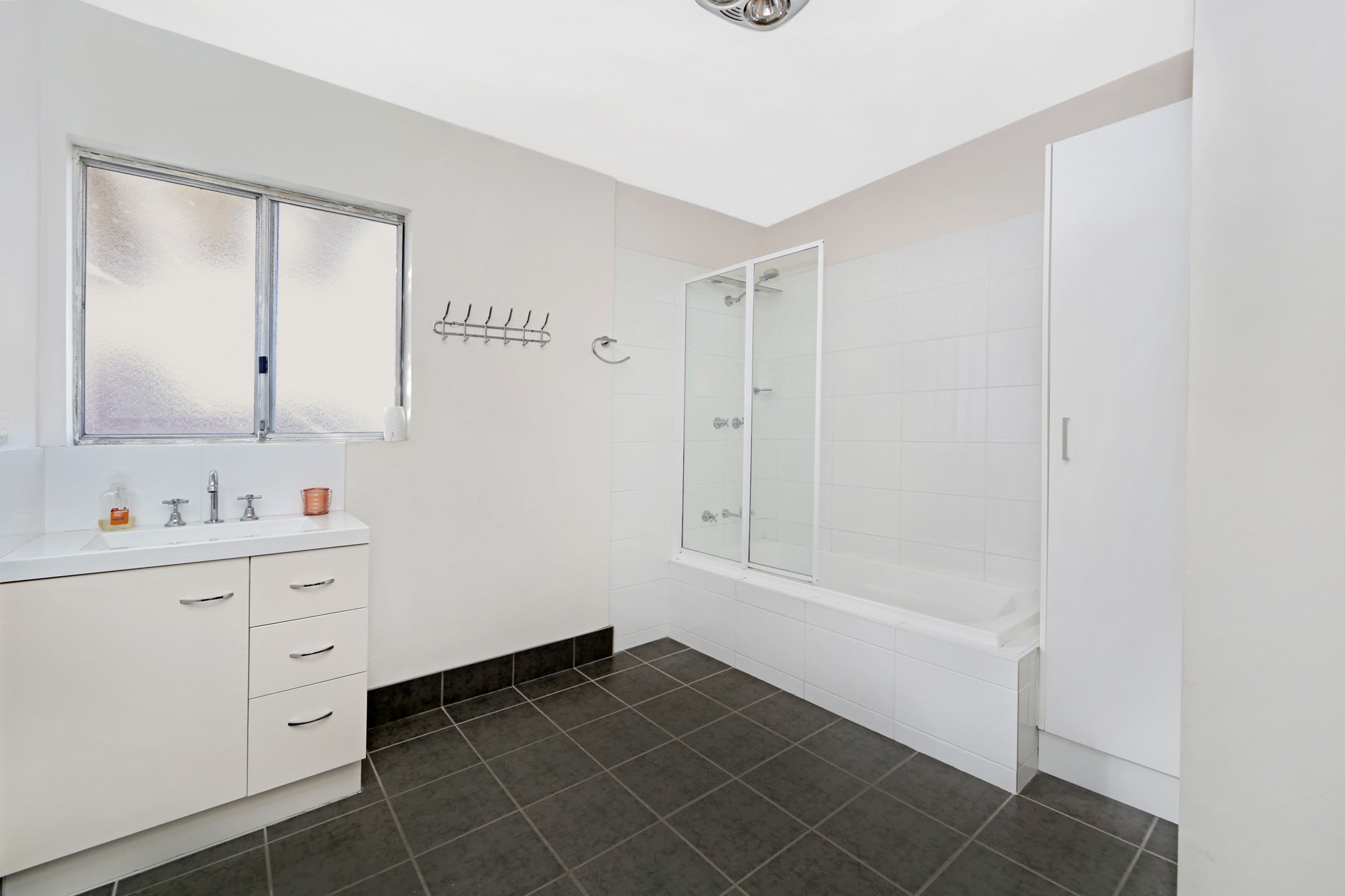 32 South Street, Killarney Vale - Thumbnail 3
