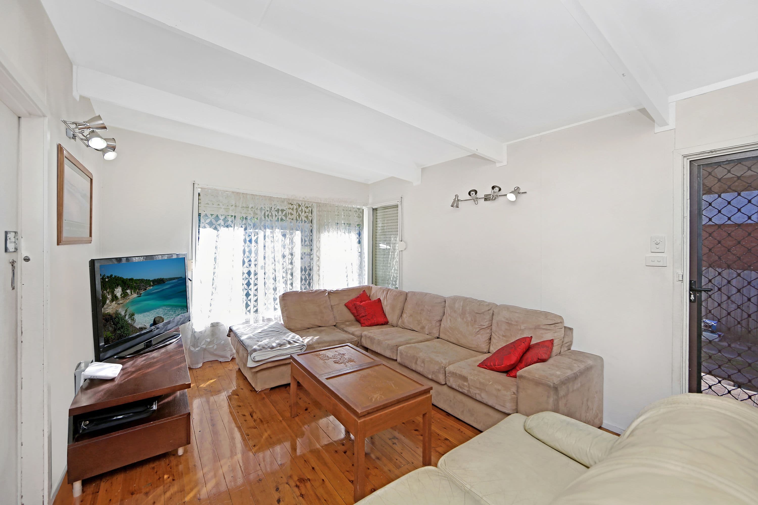 32 South Street, Killarney Vale - Thumbnail 4