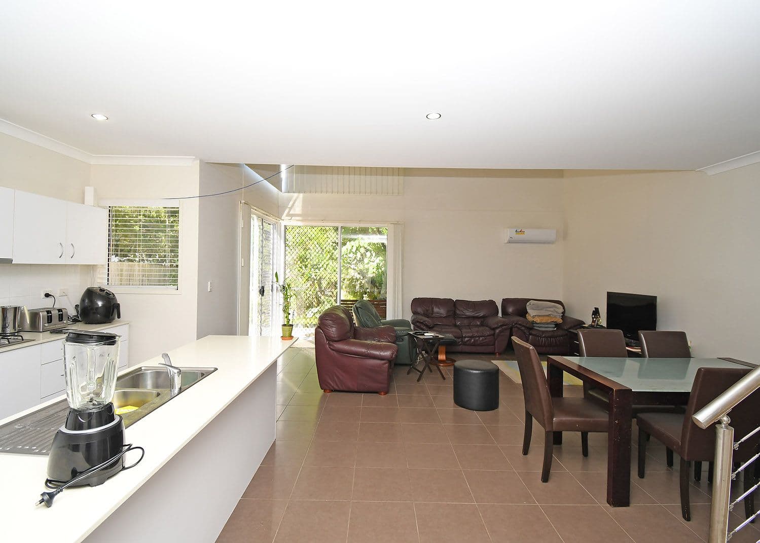 71 Elizabeth Street, Urangan QLD 4655, Urangan - Thumbnail 2