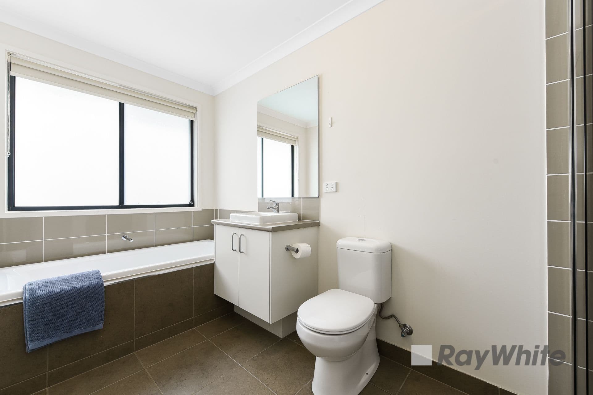 16 Palacio Terrace, Clyde North VIC 3978, Clyde North - Thumbnail 8