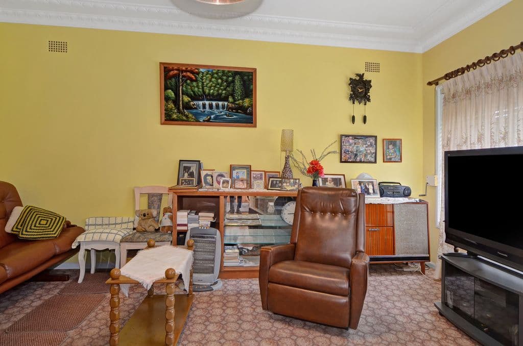 37 Denise Street, Lake Heights - Thumbnail 4