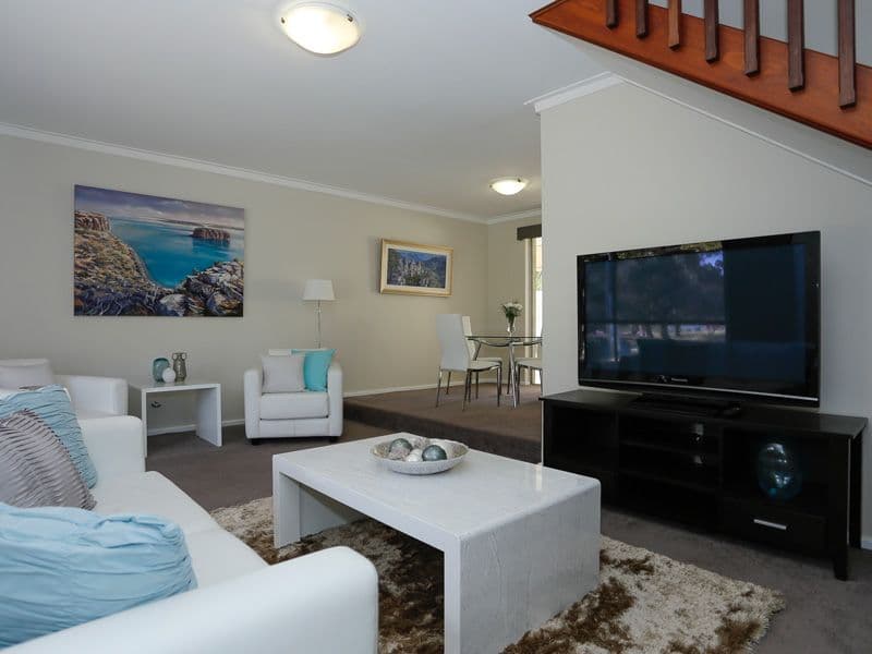 45 Mawson Crescent, HILLARYS WA 6025, Hillarys - Thumbnail 2