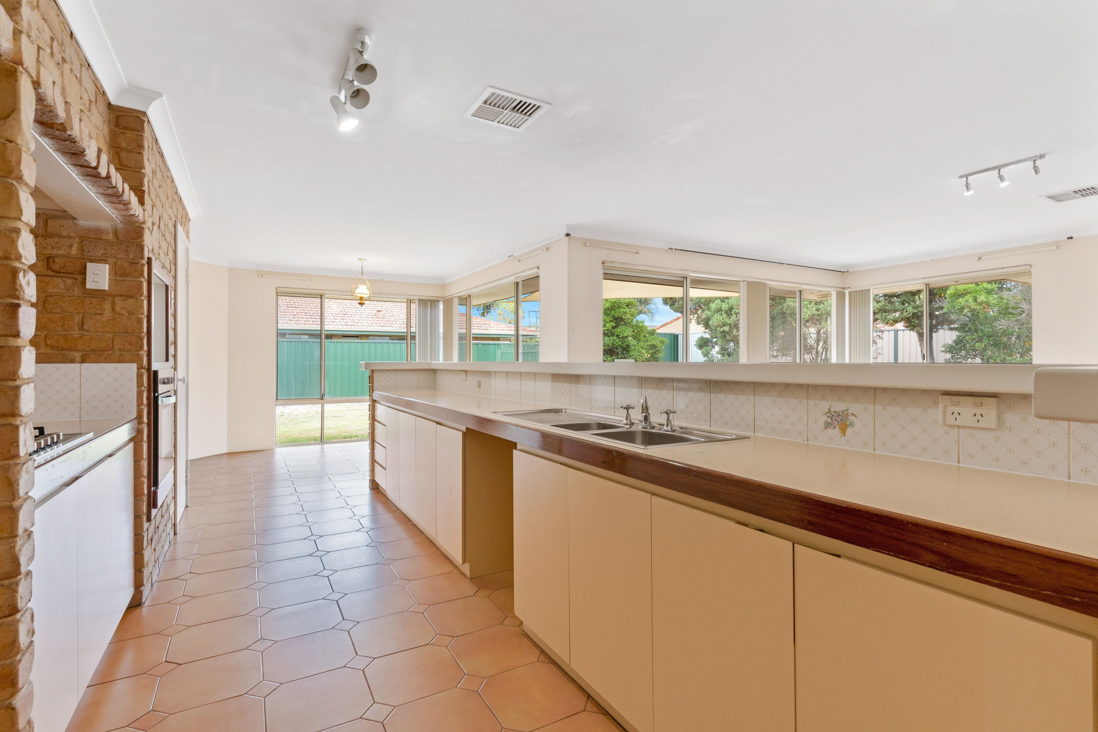 23 Eucalyptus Boulevard, Canning Vale WA 6155, Canning Vale - Thumbnail 7