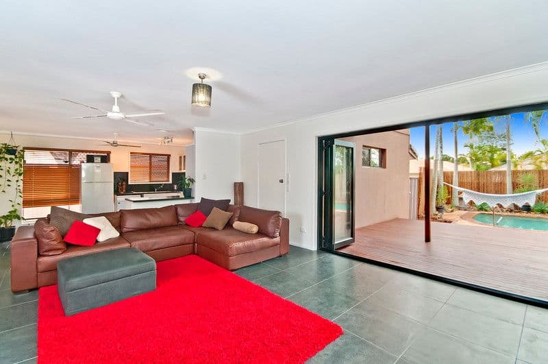 10  Peacock Place, BURLEIGH WATERS QLD 4220, Burleigh Waters - Thumbnail 2