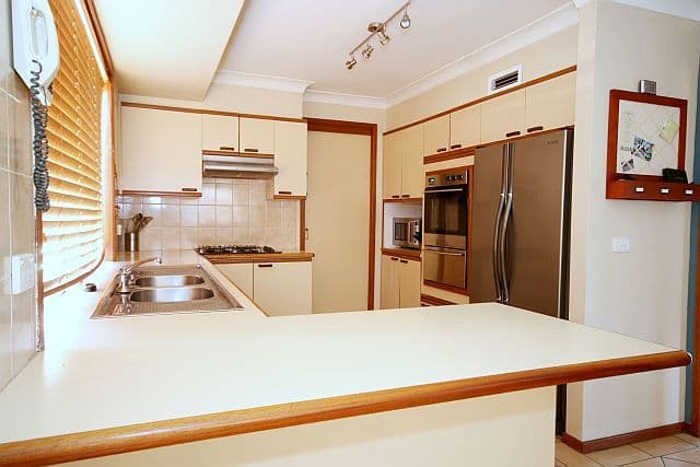 8 Cherie Place, BASS HILL NSW 2197, Bass Hill - Thumbnail 3