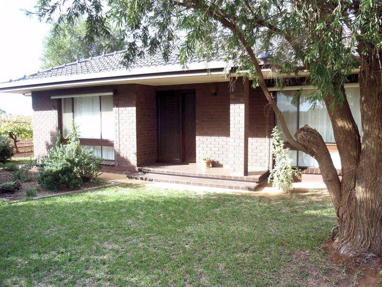 45 Oak Avenue, Birdwoodton - Image 1