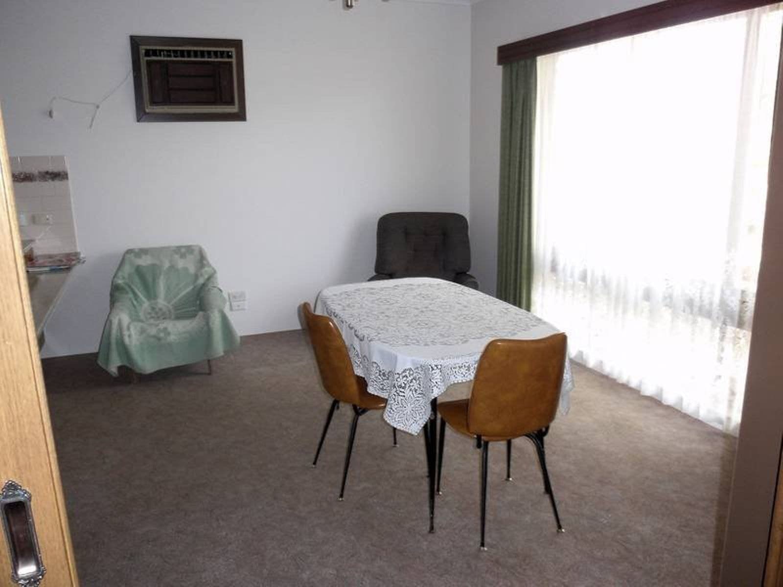 45 Oak Avenue, Birdwoodton - Thumbnail 4