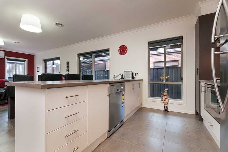 11 Birdswood Crescent, Craigieburn VIC 3064, Craigieburn - Thumbnail 3