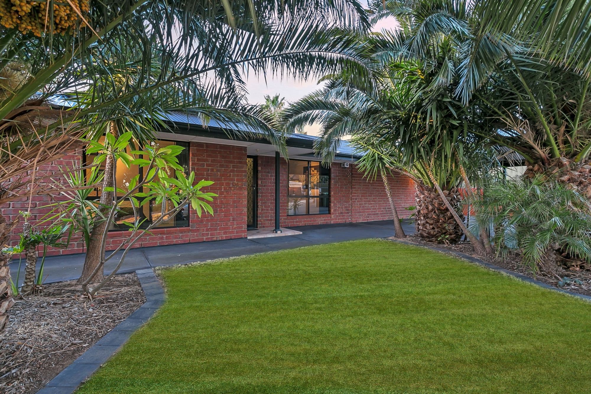 19 Candover Crescent, Huntfield Heights SA 5163, Huntfield Heights - Thumbnail 2