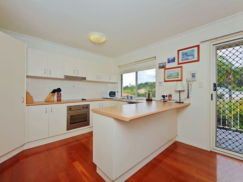 33 Coronet Crescent, BURLEIGH WATERS QLD 4220, Burleigh Waters - Thumbnail 5