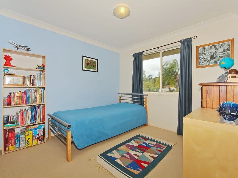 33 Coronet Crescent, BURLEIGH WATERS QLD 4220, Burleigh Waters - Thumbnail 7