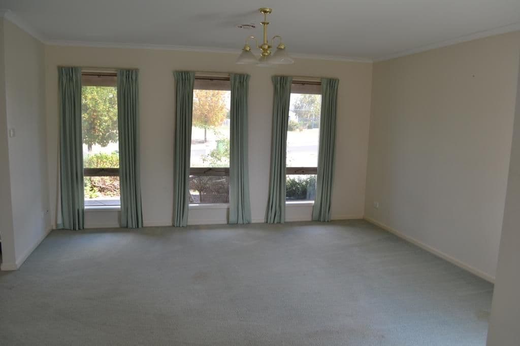 5 Samantha Court, GISBORNE VIC 3437, Gisborne - Thumbnail 3