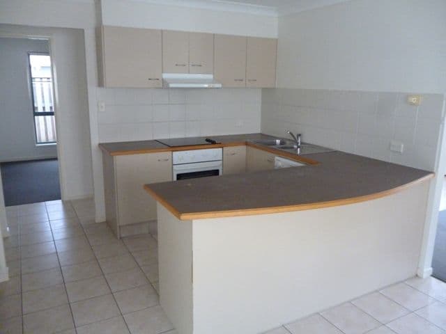 51 Seville Circuit, BURLEIGH WATERS QLD 4220, Burleigh Waters - Thumbnail 3