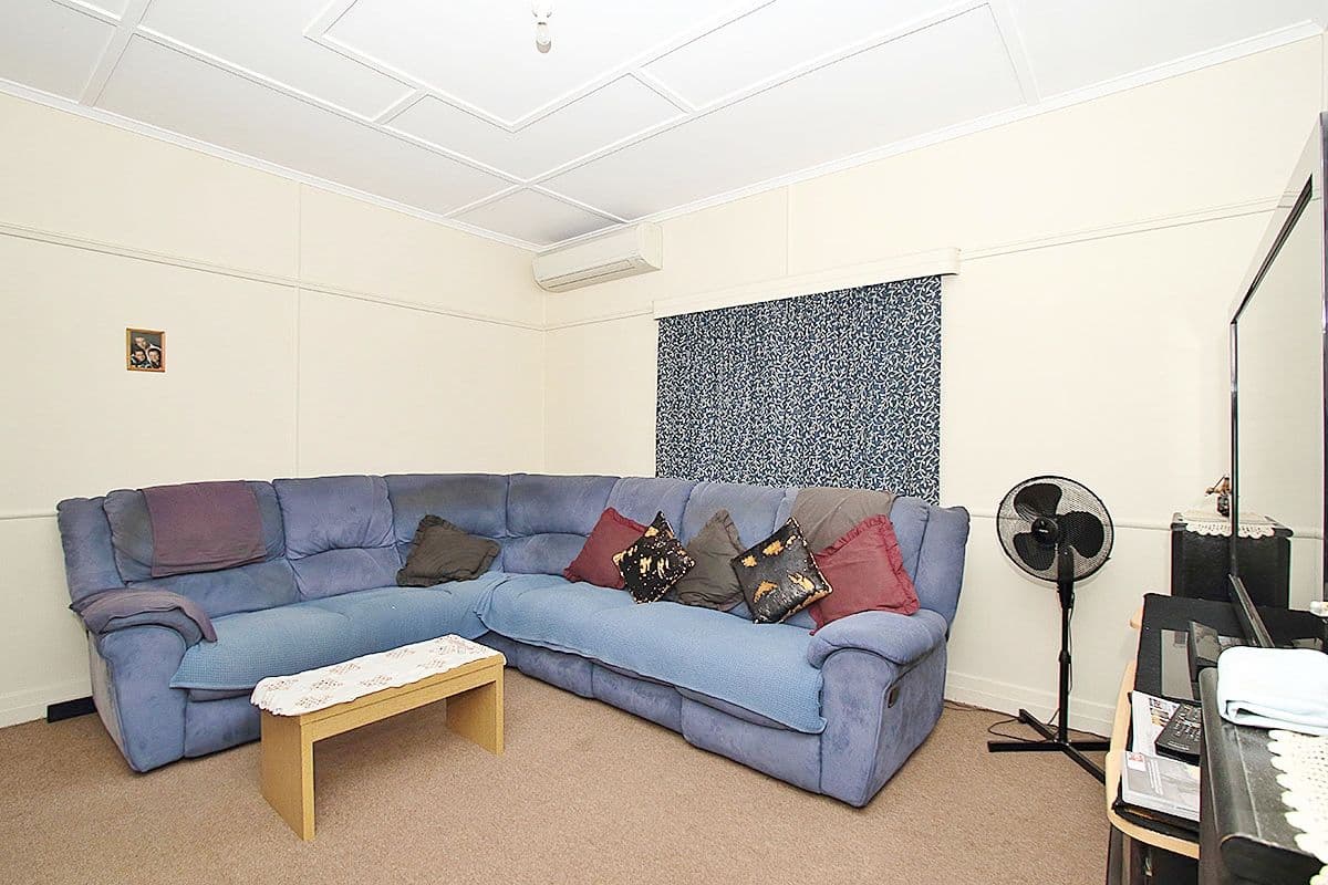 3 Molloy Street, Silkstone QLD 4304, Silkstone - Thumbnail 3