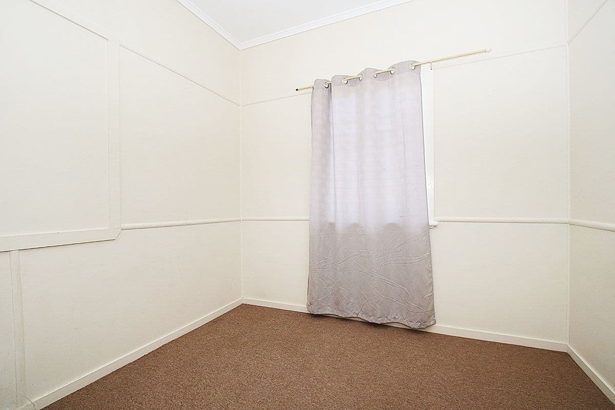 3 Molloy Street, Silkstone QLD 4304, Silkstone - Thumbnail 8