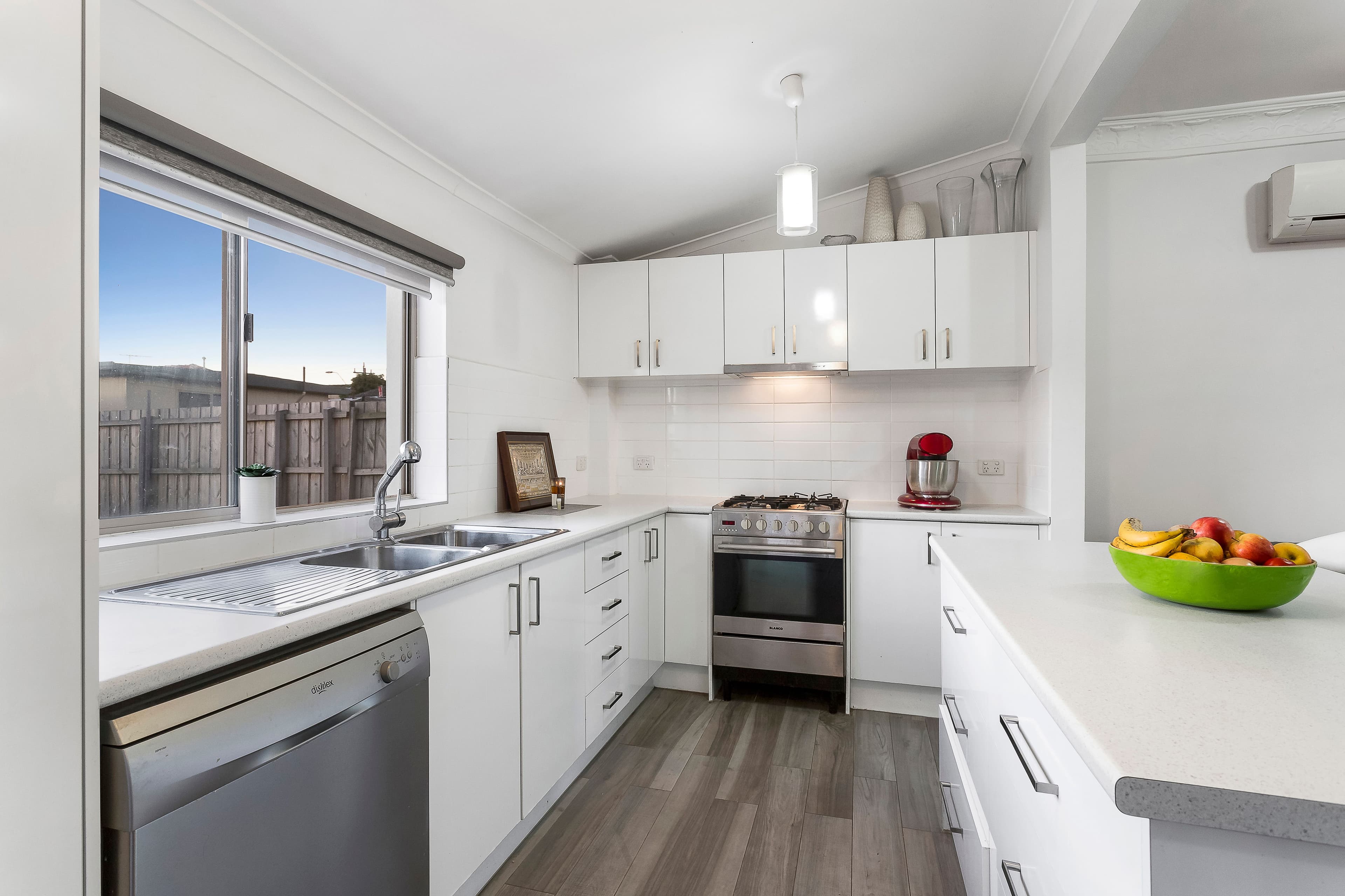 1 Wallace Avenue, Oakleigh South VIC 3167, Oakleigh South - Thumbnail 2