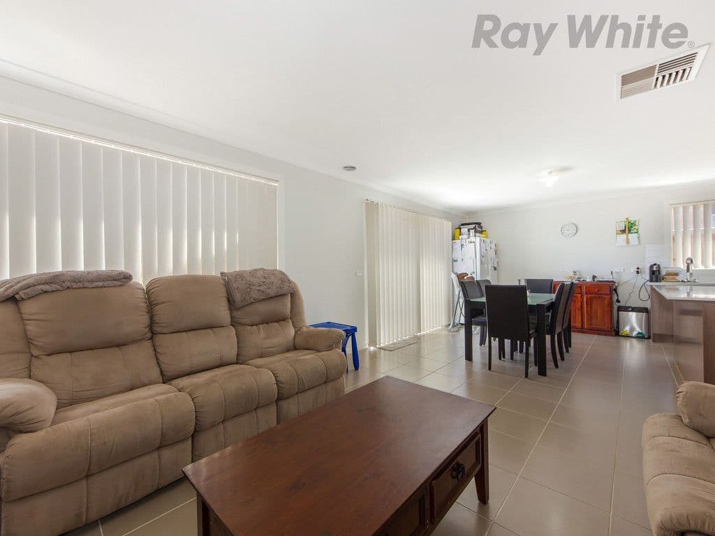 64 Chanticleer Avenue, Melton VIC 3337, Melton - Thumbnail 3