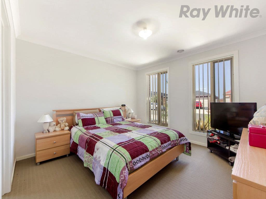 64 Chanticleer Avenue, Melton VIC 3337, Melton - Thumbnail 5