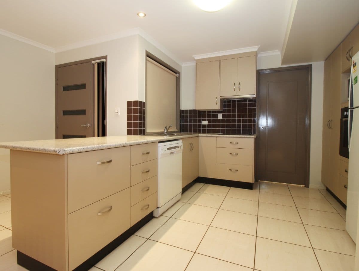 91 Borilla Street, Emerald QLD 4720, Emerald - Thumbnail 2