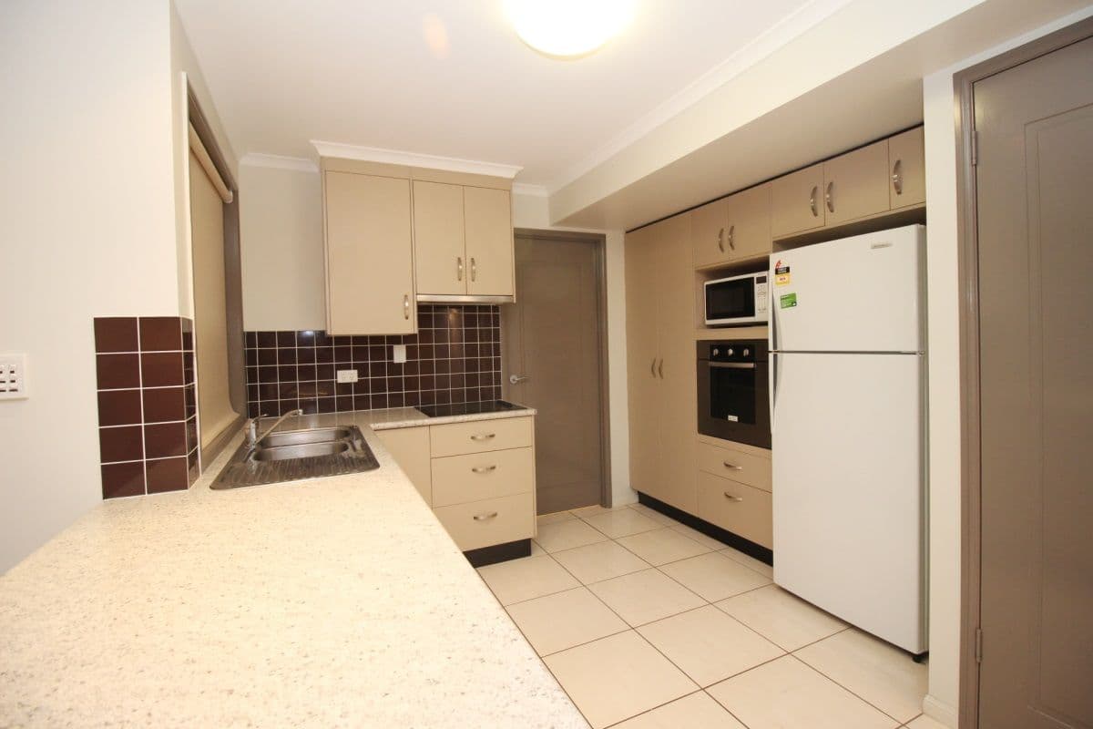 91 Borilla Street, Emerald QLD 4720, Emerald - Thumbnail 3