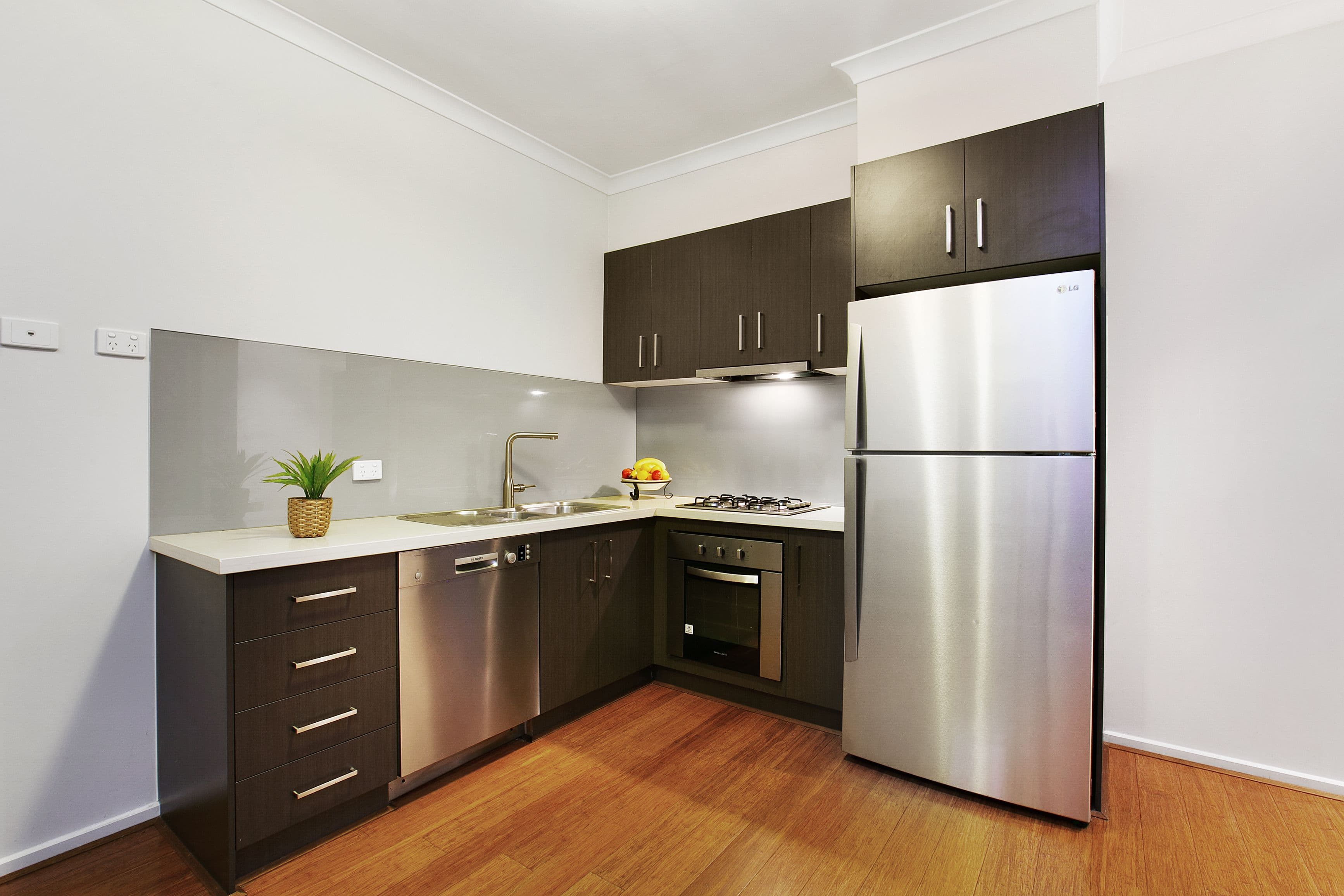 4 Leamington Street, Reservoir VIC 3073, Reservoir - Thumbnail 4