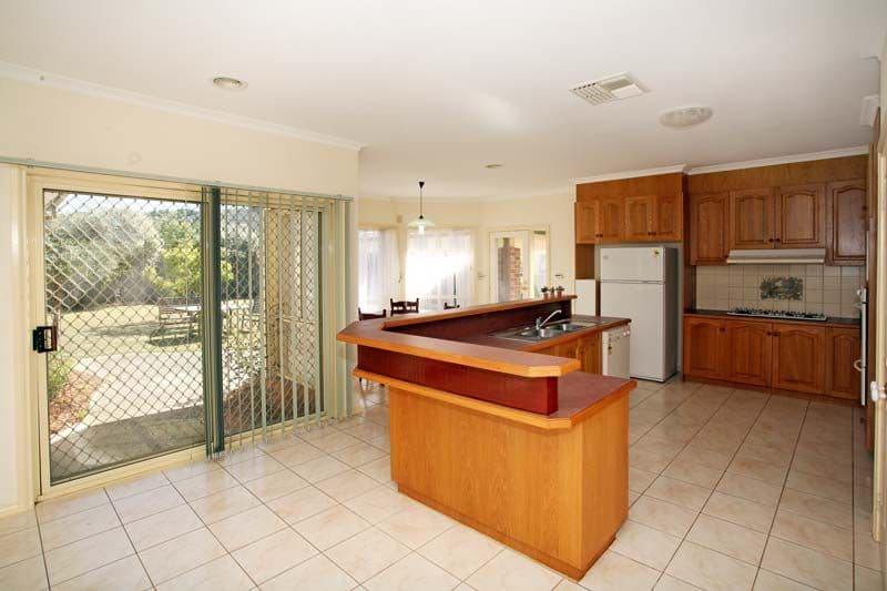 9 Autumn Court, GLEN WAVERLEY VIC 3150, Glen Waverley - Thumbnail 2