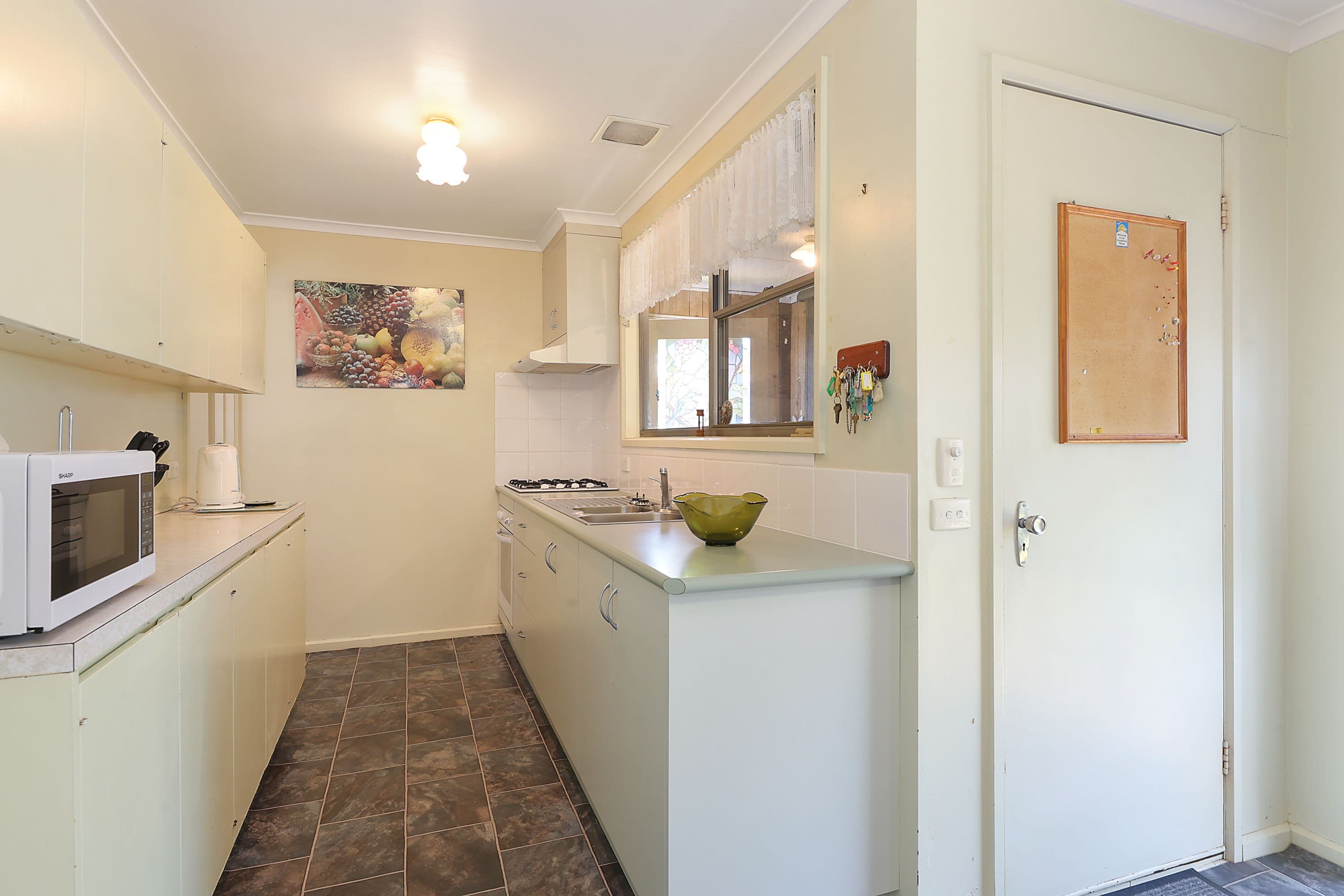 6 McMahon Court, Camperdown VIC 3260, Camperdown - Thumbnail 2