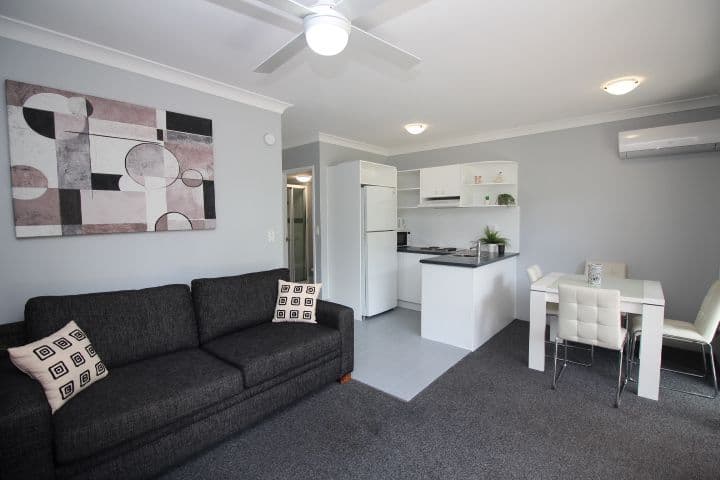 125 Frank Street, Labrador QLD 4215, Labrador - Thumbnail 4
