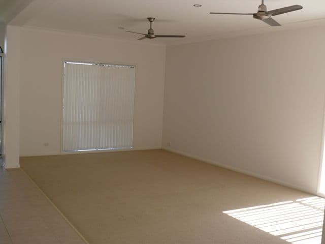 16 Leander Circuit, OXENFORD QLD 4210, Oxenford - Thumbnail 2