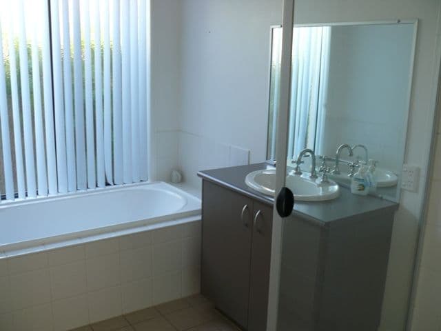 16 Leander Circuit, OXENFORD QLD 4210, Oxenford - Thumbnail 6