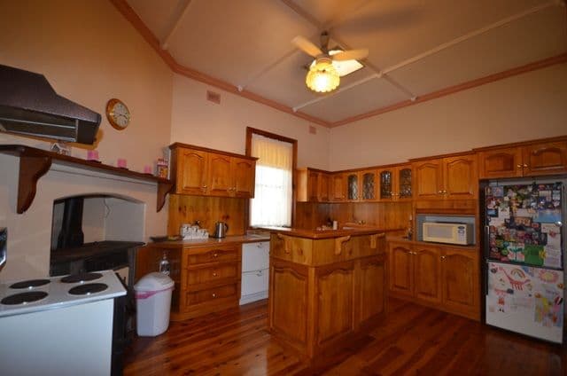 32 Jonathon Street, CLARE SA 5453, Clare - Thumbnail 4