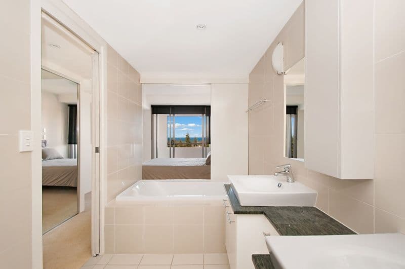 19 Mermaid Avenue, MERMAID BEACH QLD 4218, Mermaid Beach - Thumbnail 4